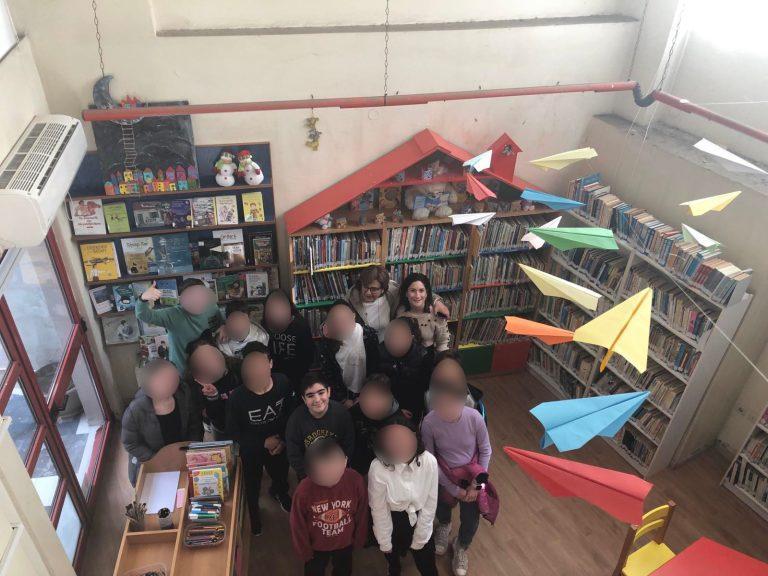 Η κ. Γεωργία και τα εκπληκτικά παιδιά της στη Βιβλιοθήκη μας