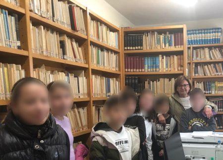 Η κ. Γεωργία και τα εκπληκτικά παιδιά της στη Βιβλιοθήκη μας