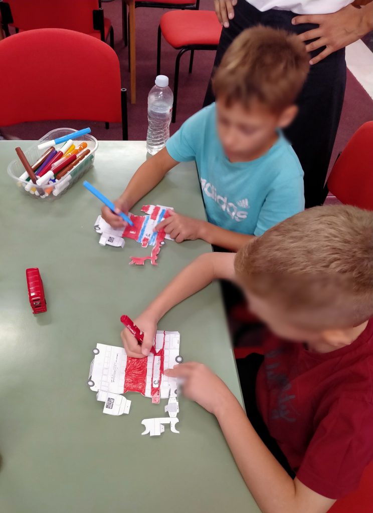 "Γνωριμία με άλλες χώρες και πολιτισμούς" 4 "Γνωριμία με άλλες χώρες και πολιτισμούς"