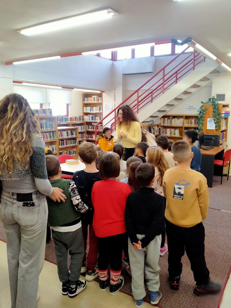 Επίσκεψη της Α2’ Τάξης του 2ου Δημοτικού Σχολείου Πύργου στη Βιβλιοθήκη μας 16 Επίσκεψη της Α2’ Τάξης του 2ου Δημοτικού Σχολείου Πύργου στη Βιβλιοθήκη μας