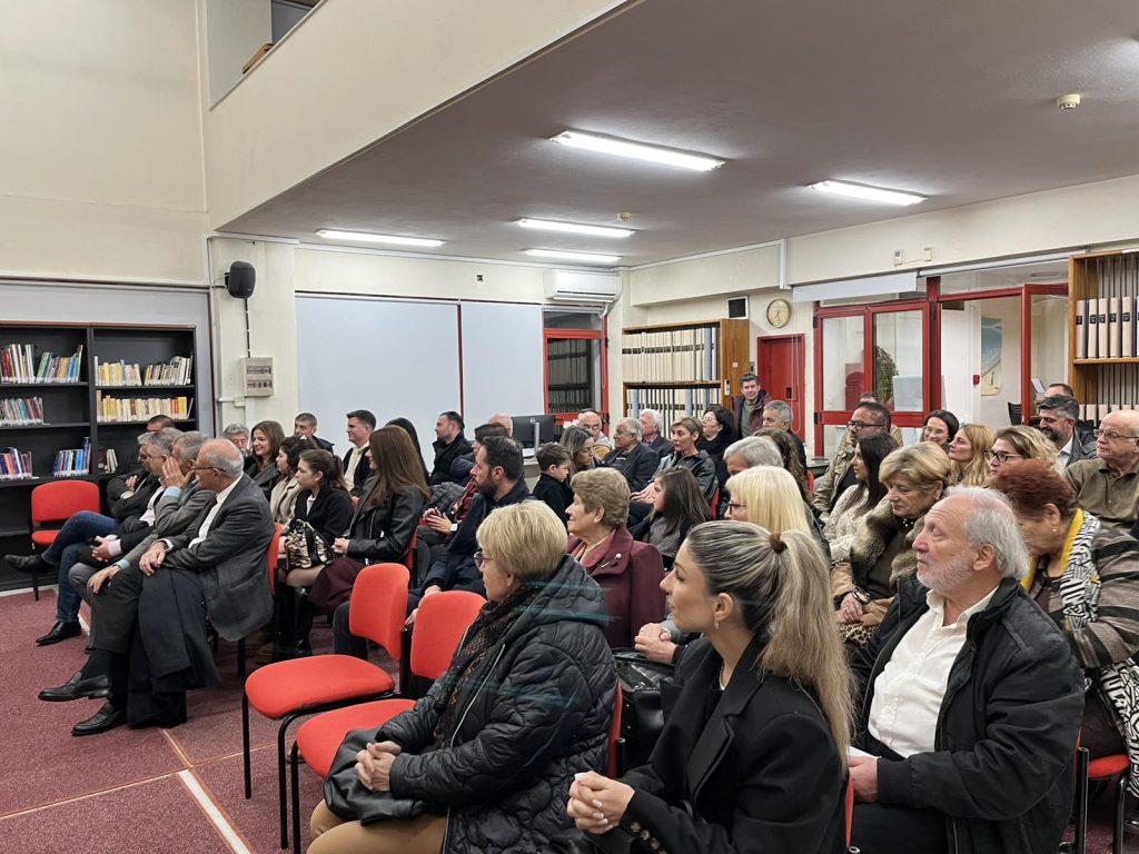 Παρουσίαση βιβλίου της ποιήτριας Κωνσταντίνας Βασιλακοπούλου στην Βιβλιοθήκη μας 4 Παρουσίαση βιβλίου της ποιήτριας Κωνσταντίνας Βασιλακοπούλου στην Βιβλιοθήκη μας