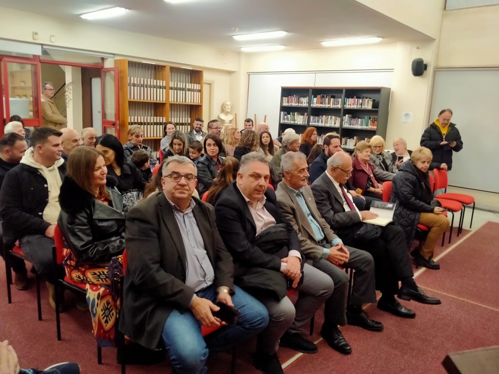 Παρουσίαση βιβλίου της ποιήτριας Κωνσταντίνας Βασιλακοπούλου στην Βιβλιοθήκη μας 3 Παρουσίαση βιβλίου της ποιήτριας Κωνσταντίνας Βασιλακοπούλου στην Βιβλιοθήκη μας